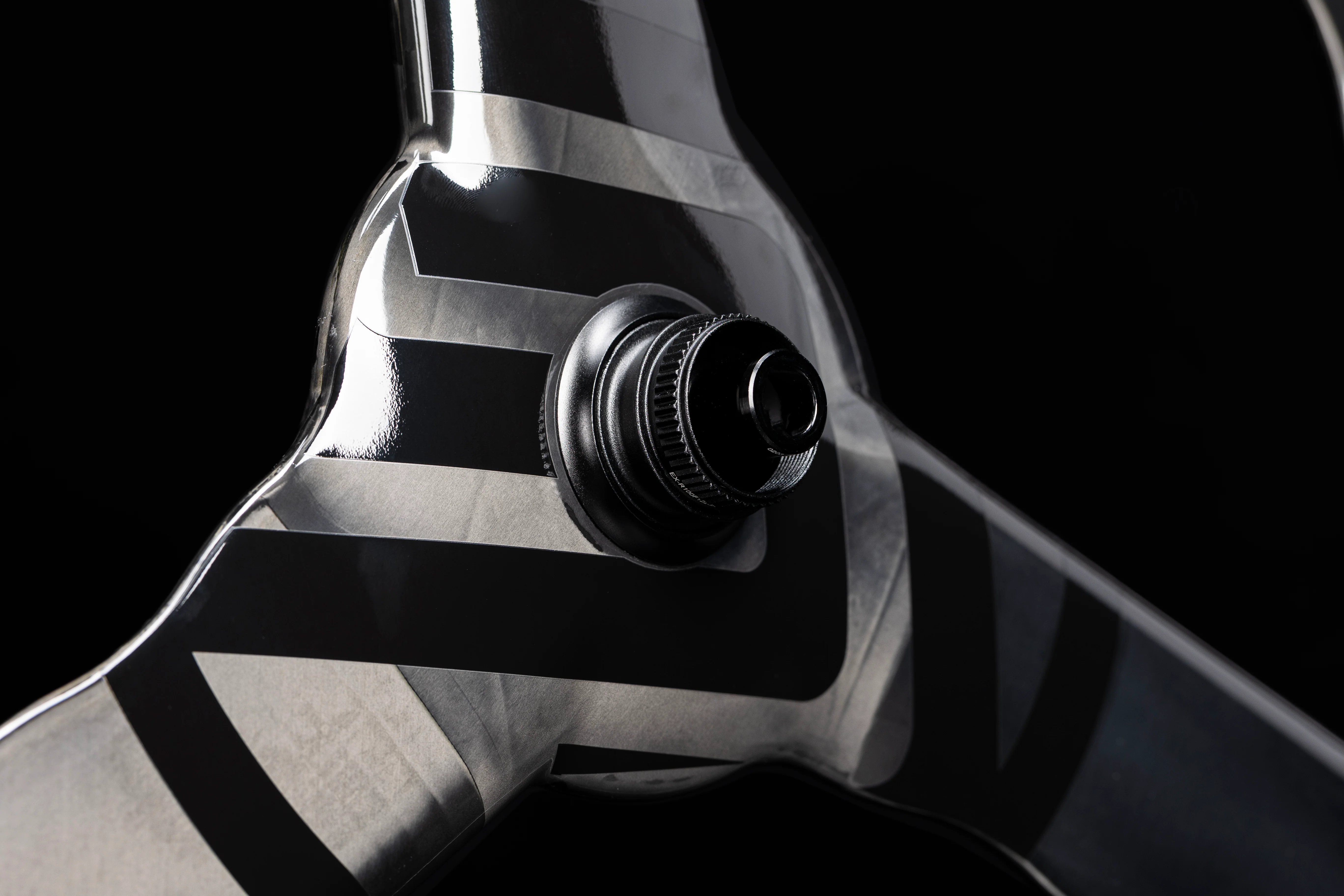 Lún Kronos Tri-Spoke Wheel - Image 5